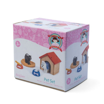 Le Toy Van Daisylane Pet Accessory Set.